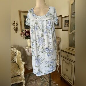 Laura Ashley NWOT Light Blue Floral Nightgown Size L runs c:4516